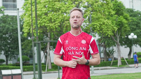  Được mời làm HLV trưởng Singapore nhưng ông Mano Polking sẽ ở lại CAHN? 